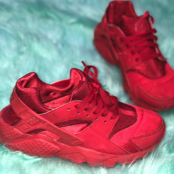 nike huarache triple red